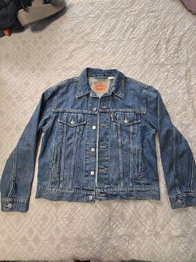 Levi's Blue Denim Jacket - Classic Trucker Style